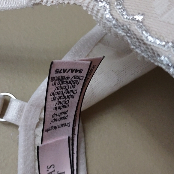 Victoria Secret - Picture 2 of 3